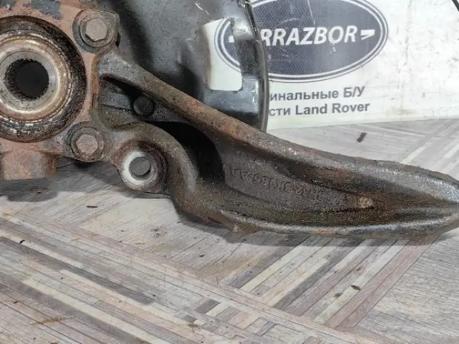 Кулак передний правый Range Rover Sport L320 09-13