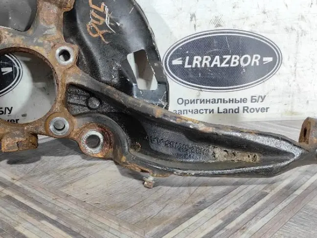 Кулак передний правый Range Rover Sport L320 09-13