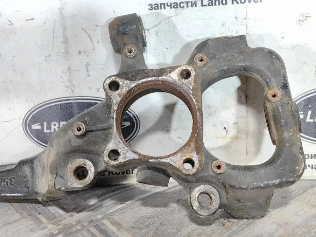 Кулак передний правый Range Rover Sport L320 09-13