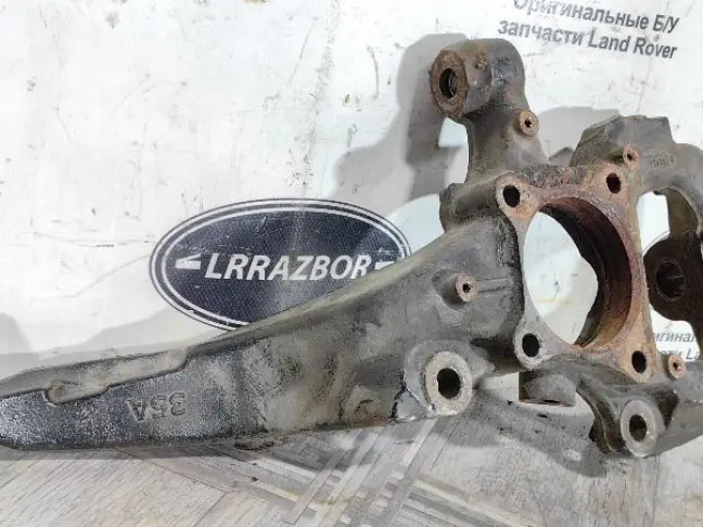 Кулак передний правый Range Rover Sport L320 09-13