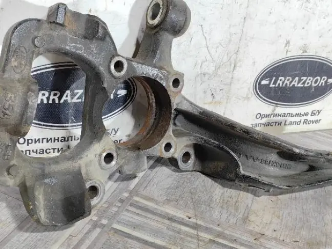 Кулак передний правый Range Rover Sport L320 09-13