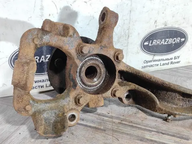 Кулак передний правый  Range Rover Sport L320 05+