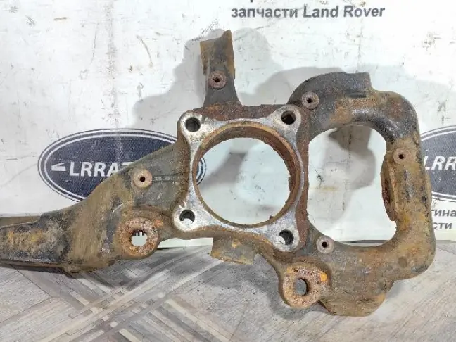 Кулак передний правый  Range Rover Sport L320 05+