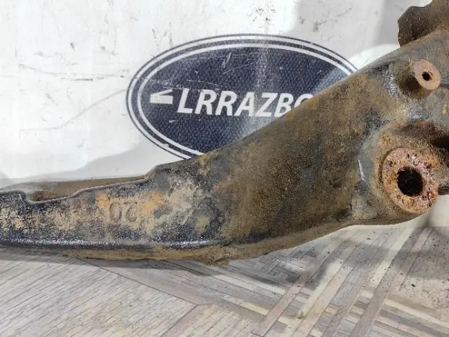 Кулак передний правый  Range Rover Sport L320 05+