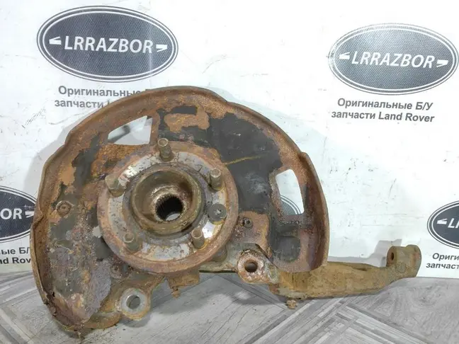 Кулак передний левый  Range Rover Sport L320 05-09