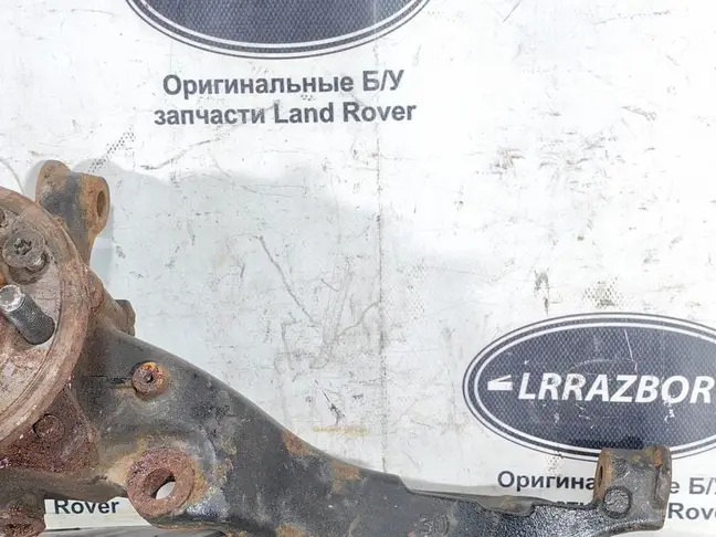 Кулак передний левый  Range Rover Sport L320 05-09