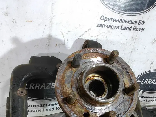 Кулак передний левый  Range Rover Sport L320 09-13