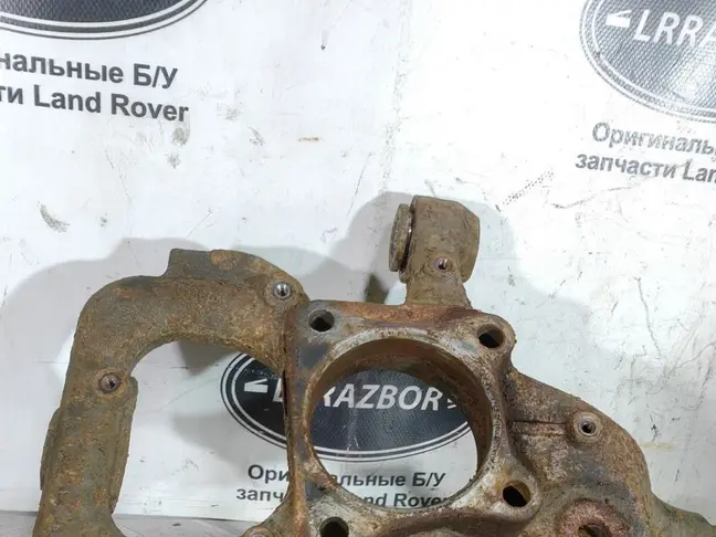 Кулак передний левый  Range Rover Sport L320 09-13