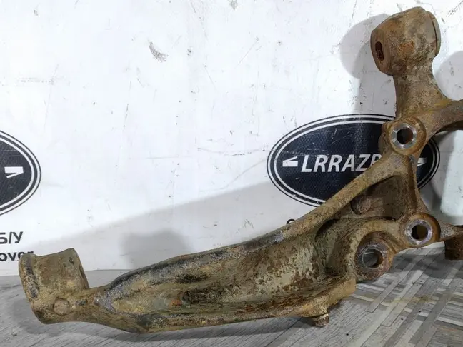 Кулак передний левый  Range Rover Sport L320 09-13