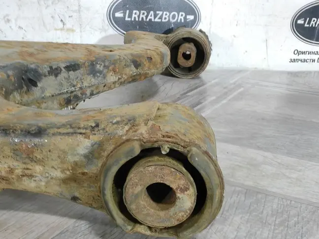 Рычаг передний нижний левый Range Rover Sport L320