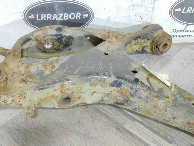 Рычаг передний нижний левый Range Rover Sport L320