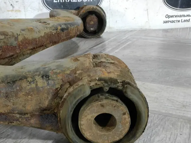 Рычаг передний нижний левый Range Rover Sport L320
