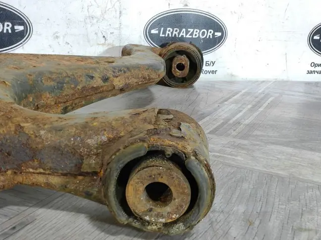 Рычаг передний нижний левый Range Rover Sport L320