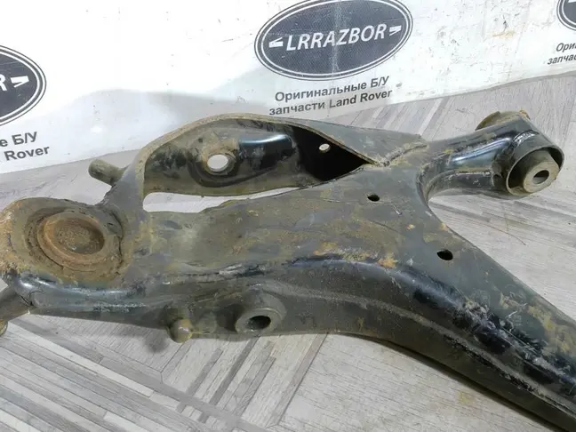 Рычаг передний нижний левый Range Rover Sport L320
