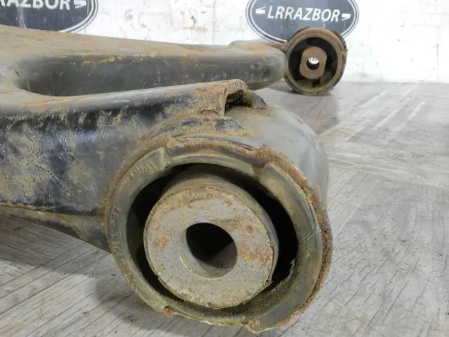 Рычаг передний нижний левый Range Rover Sport L320