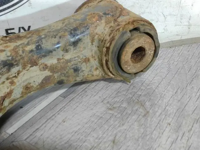 Рычаг передний нижний левый Range Rover Sport L320