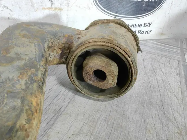 Рычаг передний нижний левый Range Rover Sport L320