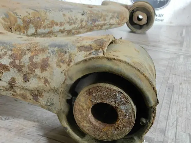 Рычаг передний нижний левый Range Rover Sport L320