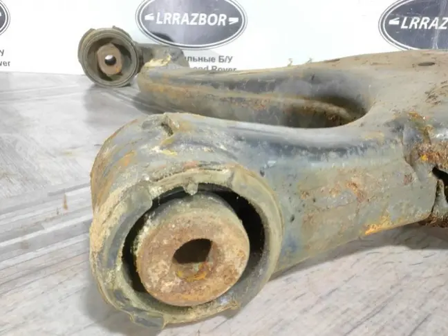 Рычаг передний нижний левый Range Rover Sport L320