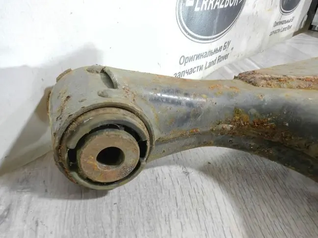 Рычаг передний нижний левый Range Rover Sport L320