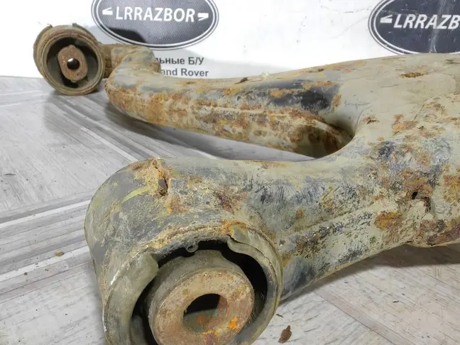 Рычаг передний нижний левый Range Rover Sport L320