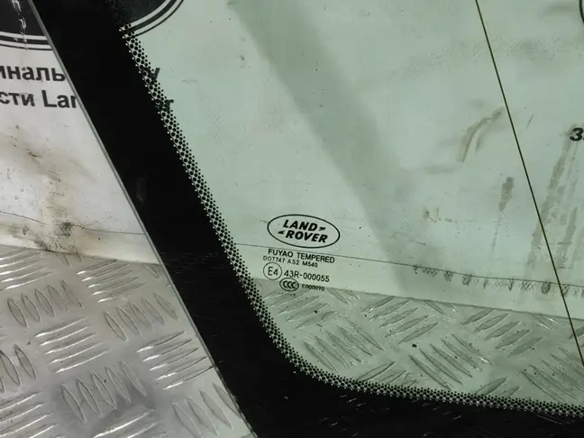 Стекло багажника левое Land Rover Freelander 2