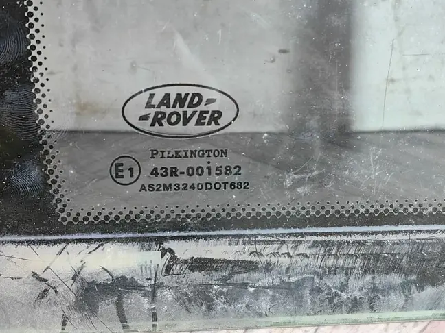 Форточка задняя правая прозрачная Range Rover L322
