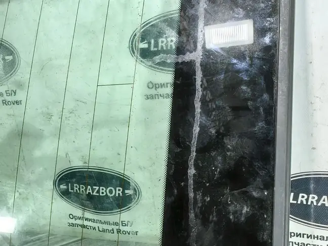 Стекло кузовное глухое правое Range Rover L322