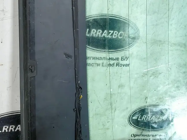Стекло кузовное глухое правое Range Rover L322