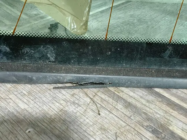 Стекло кузовное глухое правое Range Rover L322