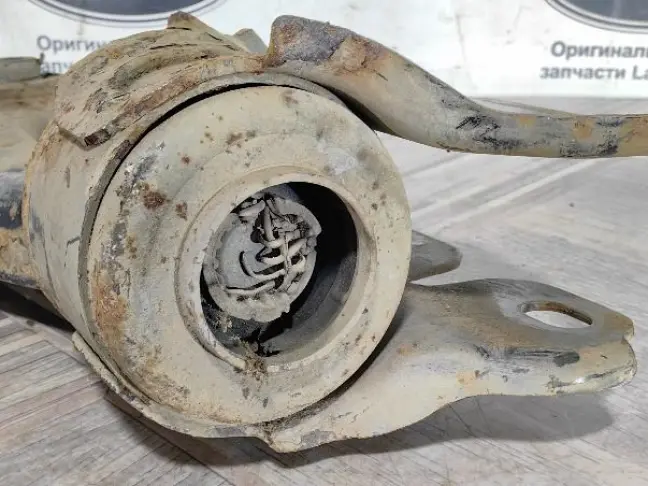 Рычаг левый передний Land Rover Freelander 2 2.2