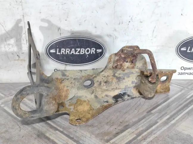 Буксировочная проушина Land Rover Freelander 2