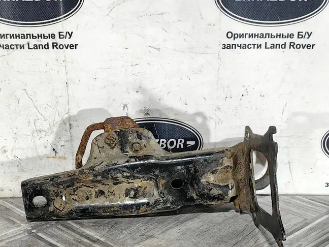 Буксировочная проушина Land Rover Freelander 2