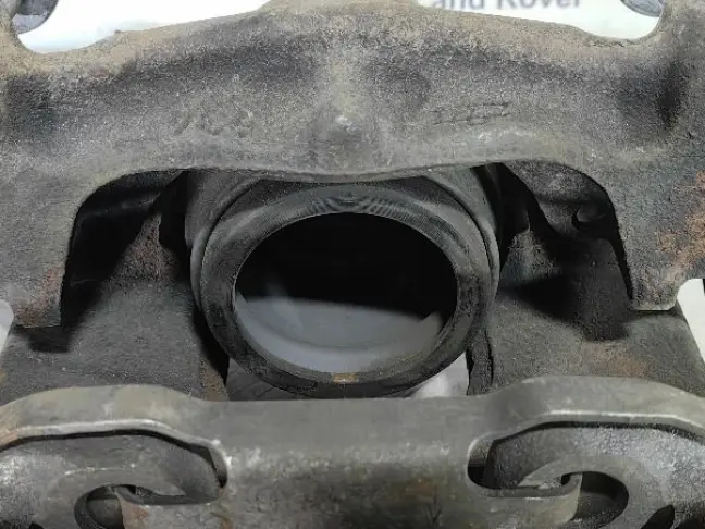 Суппорт левый передний Land Rover Freelander 2 2.2