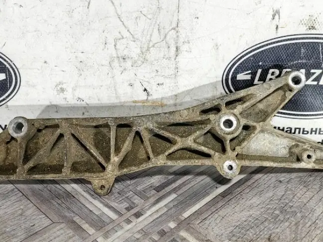 Кронштейн двигателя Land Rover Freelander 2 3.2