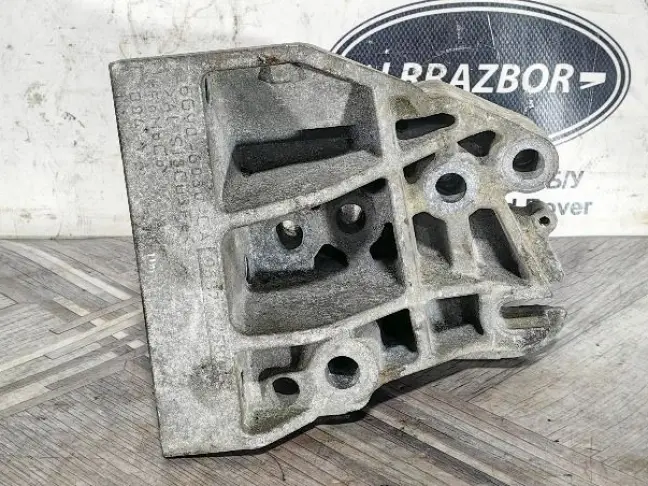 Кронштейн ДВС правый Land Rover Freelander 2 2.2