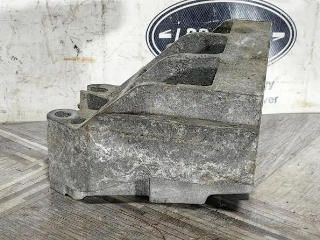 Кронштейн ДВС правый Land Rover Freelander 2 2.2