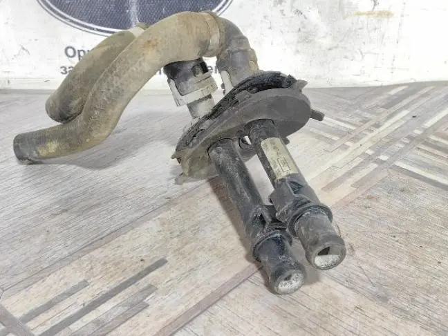 Патрубок охлаждения Land Rover Freelander 2