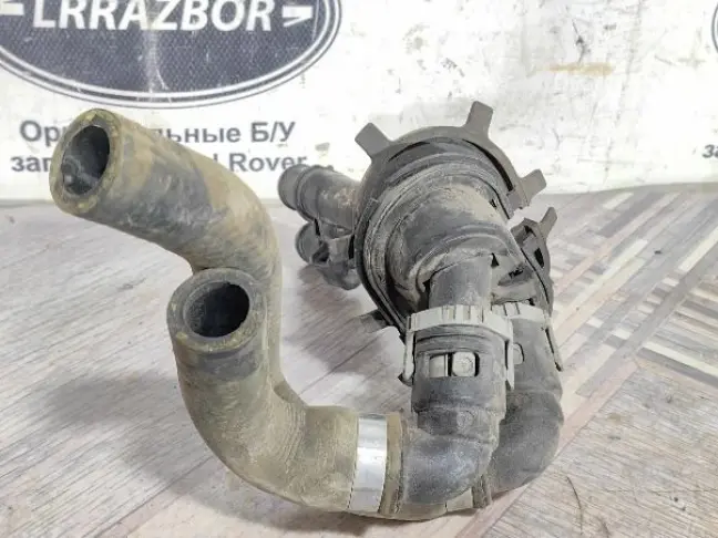 Патрубок охлаждения Land Rover Freelander 2