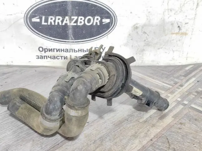Патрубок охлаждения Land Rover Freelander 2