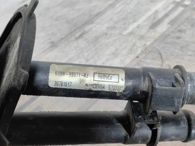 Патрубок охлаждения Land Rover Freelander 2