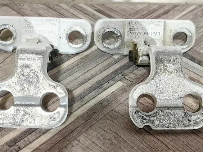 Петля двери правая Land Rover Freelander 2 L359