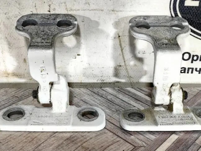 Петля двери правая Land Rover Freelander 2 L359