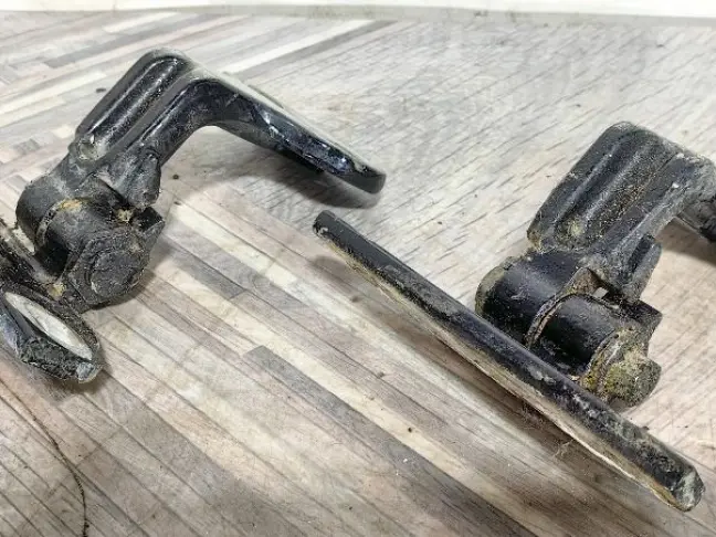 Петля двери правая Land Rover Freelander 2 L359