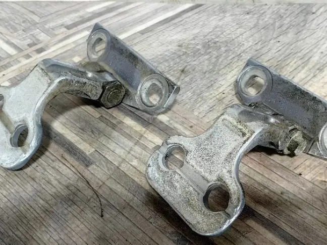 Петля двери правая Land Rover Freelander 2 L359