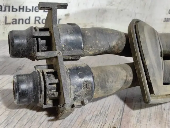 Патрубок охлаждения Land Rover Freelander 2