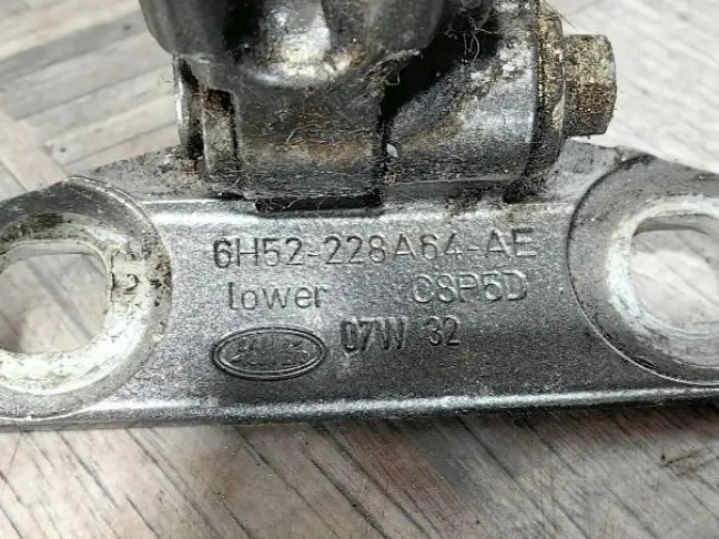 Петля двери правая Land Rover Freelander 2 L359