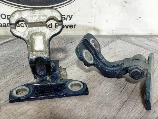 Петля двери правая Land Rover Freelander 2