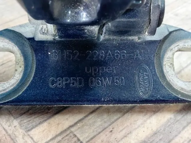 Петля двери правая Land Rover Freelander 2