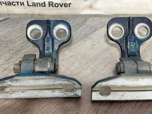 Петля двери правая Land Rover Freelander 2